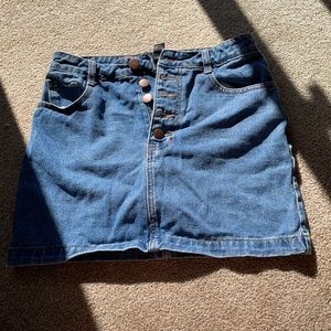 Cute forever 21 skirt with rainbow detail on back